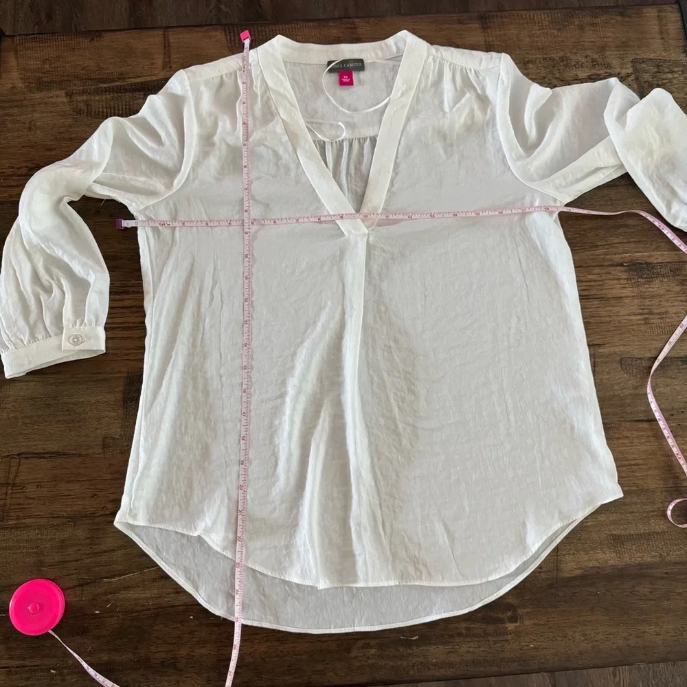 Vince Camuto rumple satin White V-Neck Blouse - Picture 9 of 9